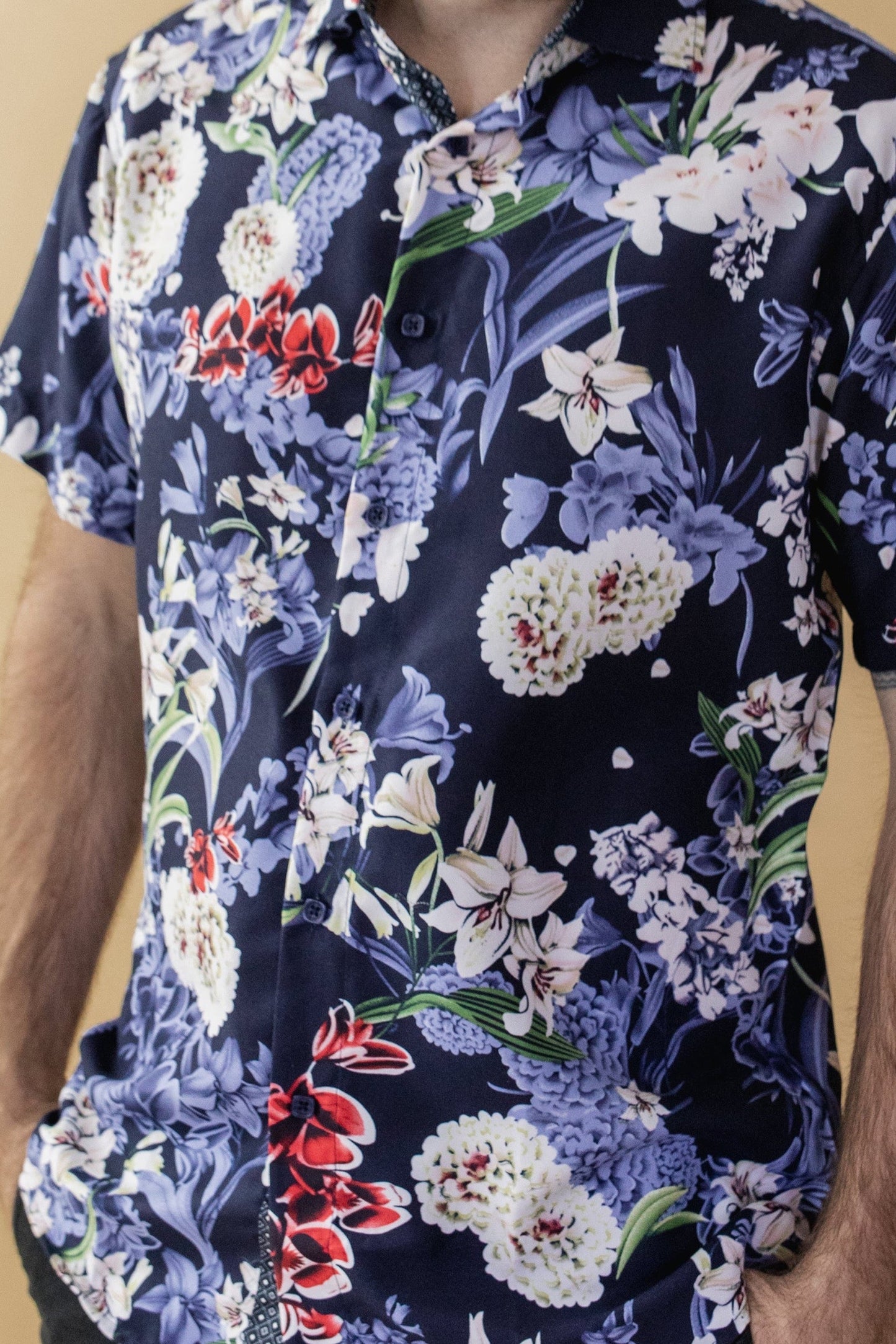 Island Lost Sense Men's Short Sleeve Button Down Shirt